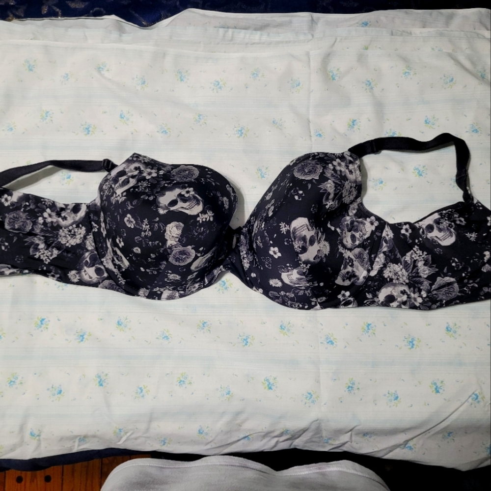 Torrid Curve 360 back smoothing lightly lined tshirt bra 42DDD